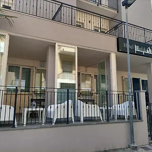 Bed & Book Hotel